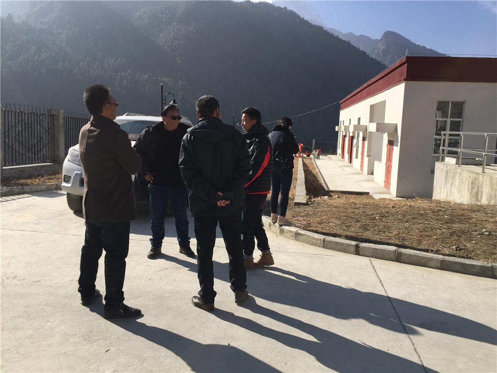 日喀則市環(huán)保督導組蒞臨吉隆縣污水處理廠檢查并指導工作，我吉隆縣環(huán)保局局長和分管縣長熊等領導陪同